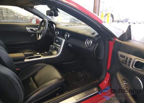 2014 Mercedes-Benz Slk 250 z USA, uszkodzony, nr VIN WDDPK4HA6EF082064